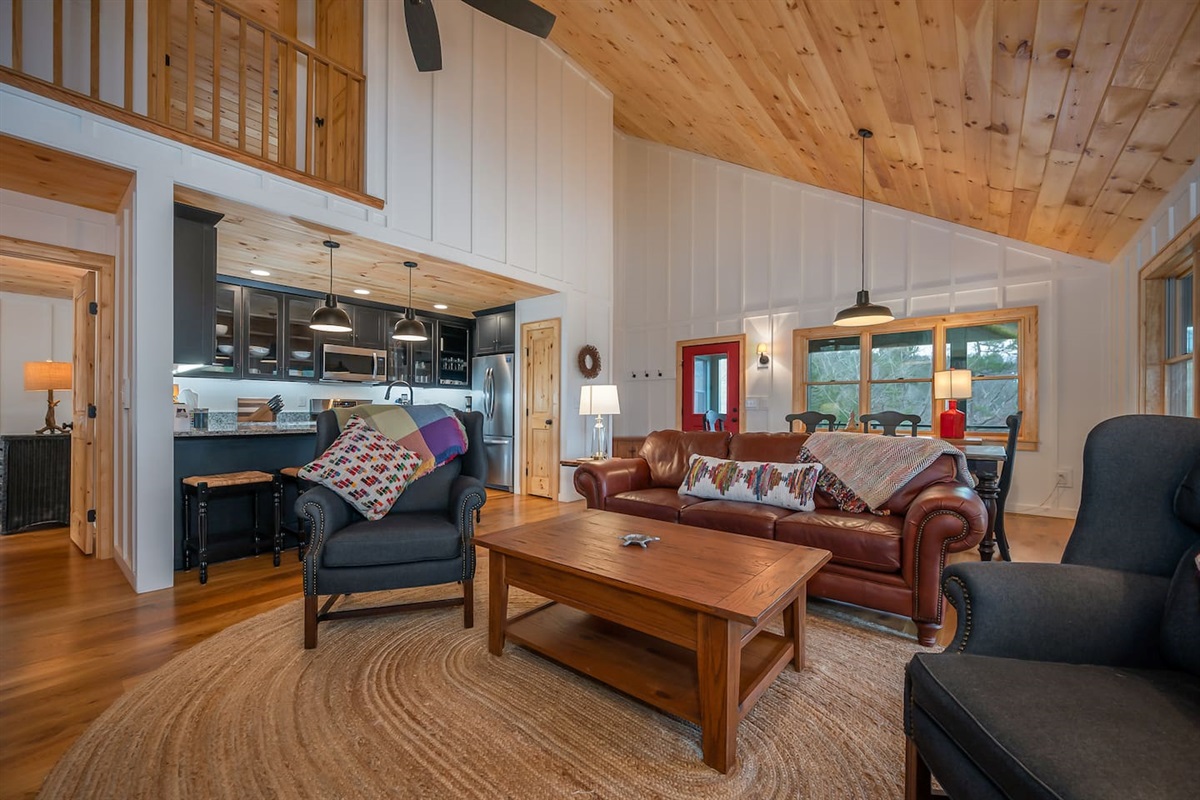 Spacious living room 