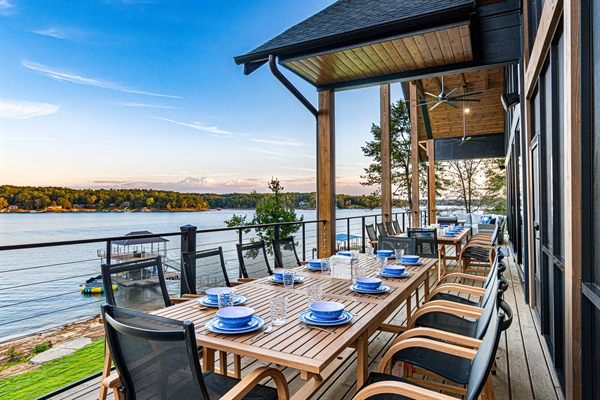Main level porch dinning