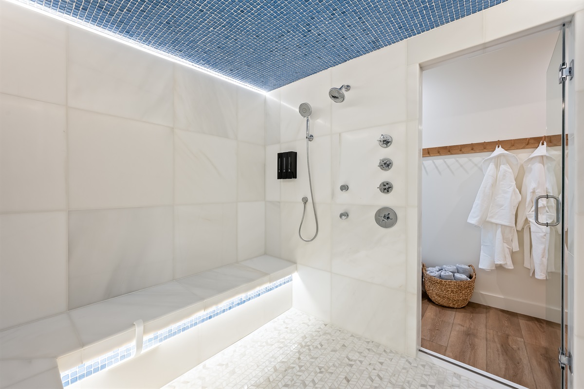 Indoor steam room / steam shower