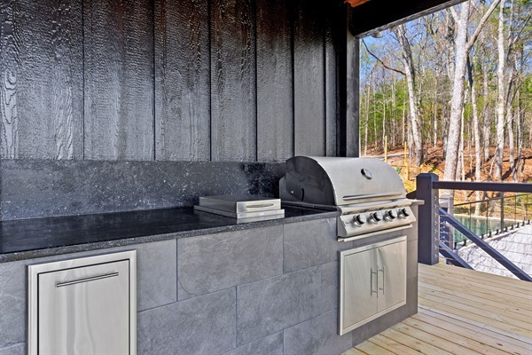 Fire up the perfect cookout, where every meal comes with a panoramic side dish.