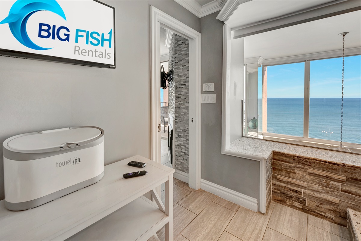 Bathroom with Amazing Views!