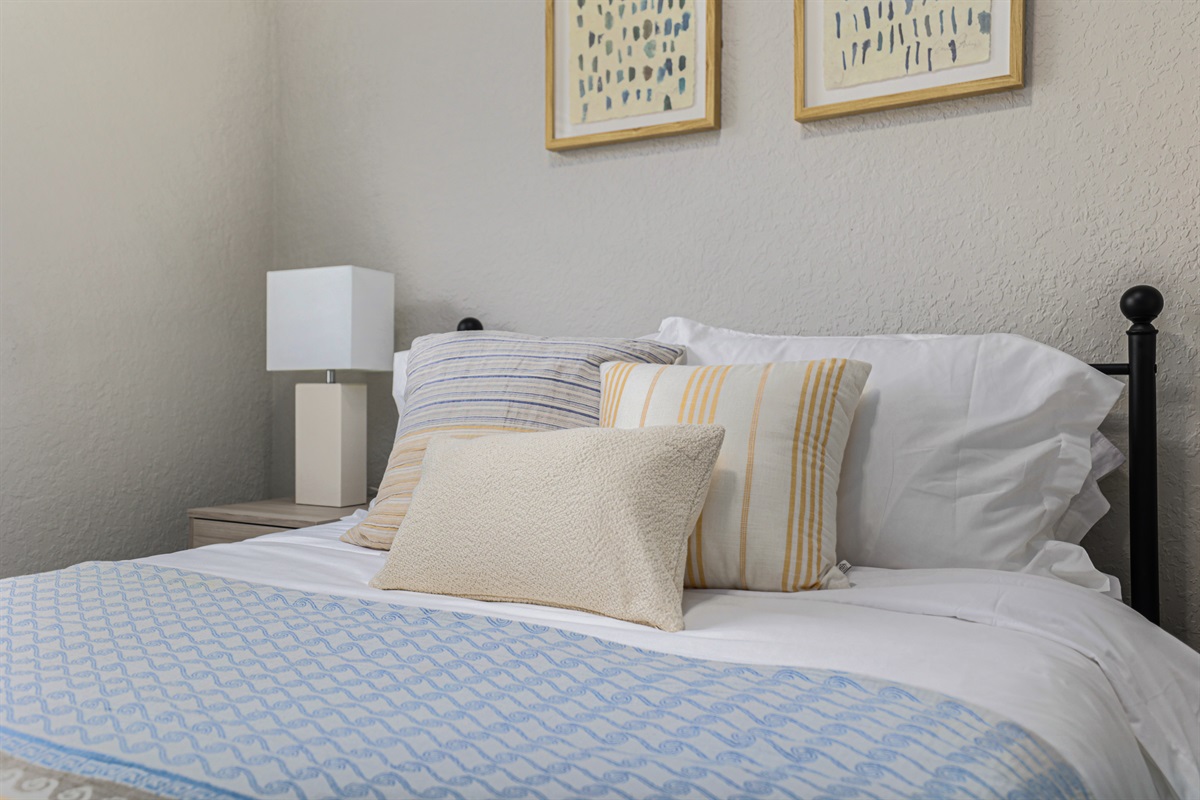 Guest room with full sized bed