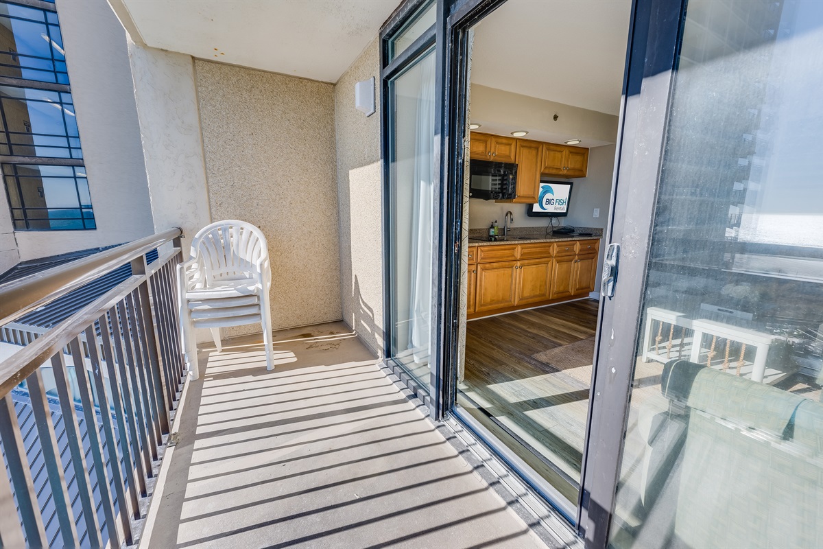 Living Room with Stunning Views🌊☀️