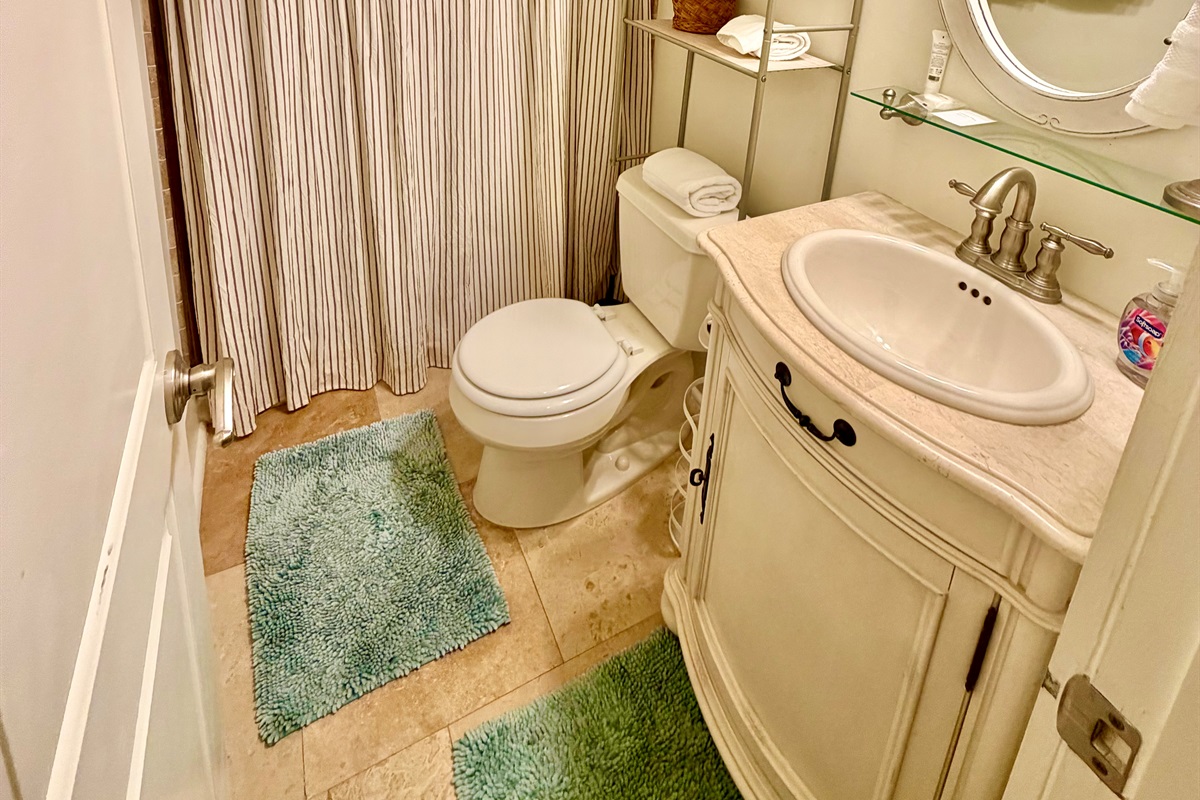 1st Floor King Bedroom’s bath