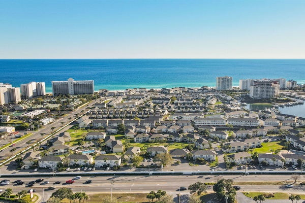 Welcome to your tropical playground! 🌴 With the harbor on one side, the emerald Gulf on the other, and our 9-hole golf course right in the center, you’re truly in the heart of the best 