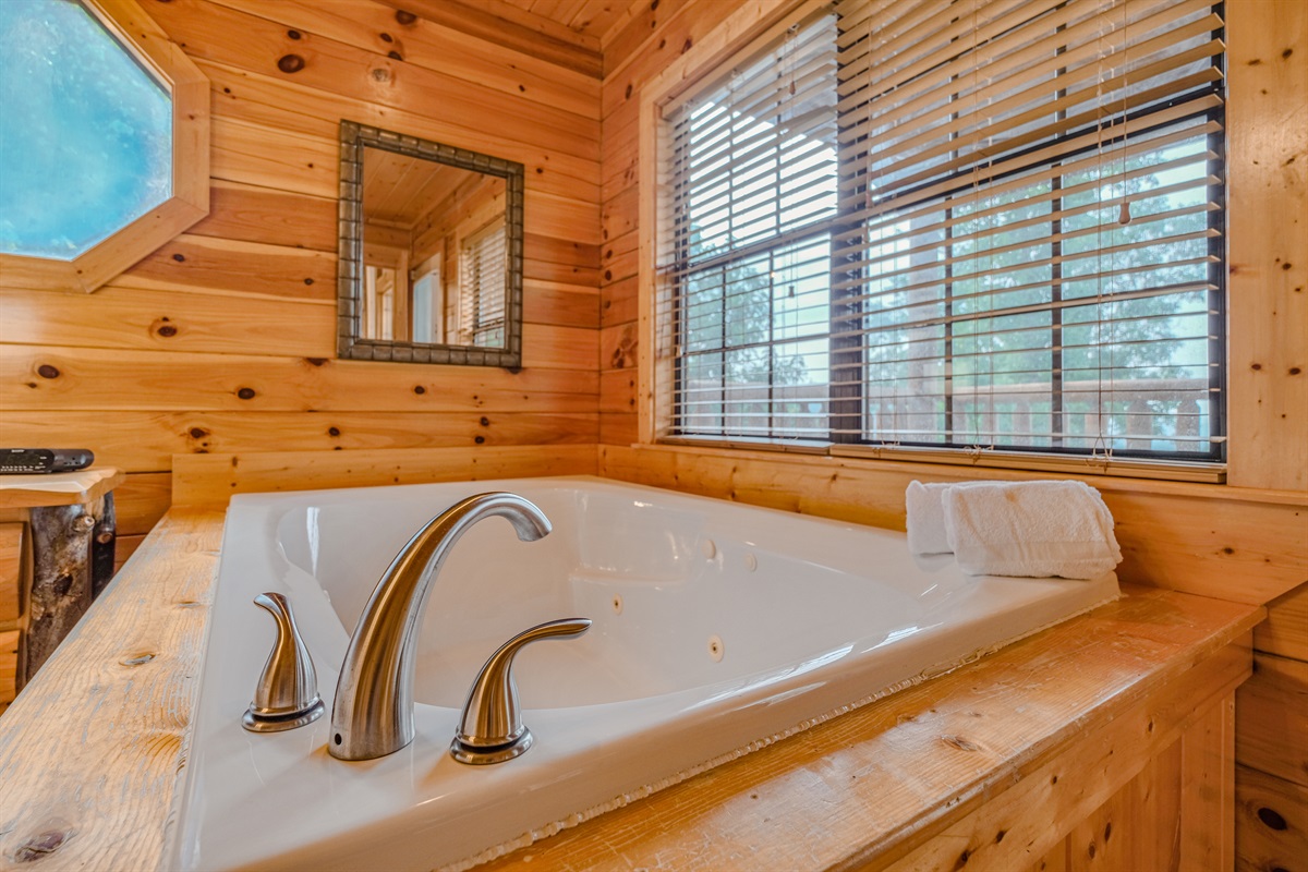 Jacuzzi in master bedroom on main floor