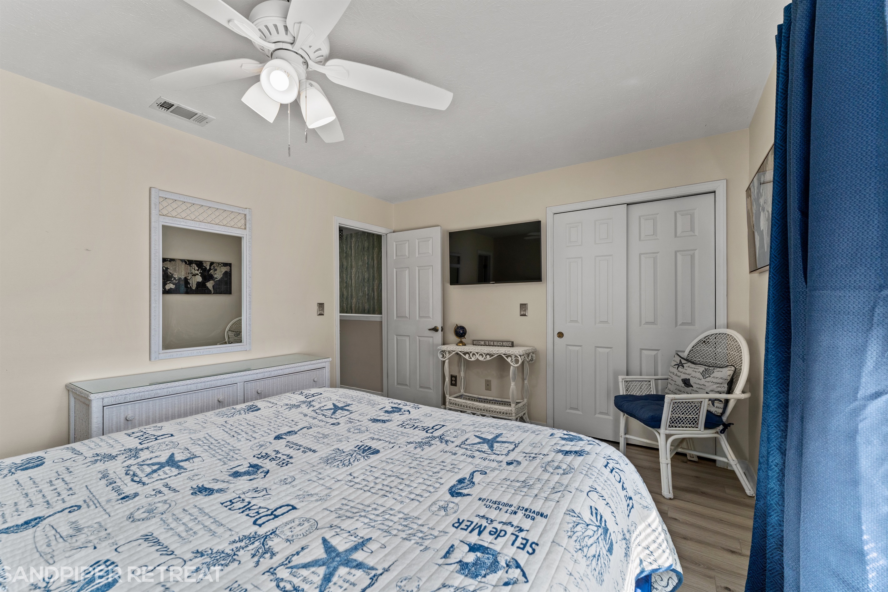 Queen bedroom