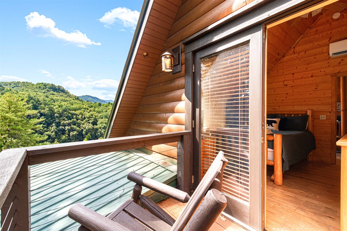 Upstairs Bedroom 2: Enjoy mountain views from your own private retreat! Perfect for morning coffee.