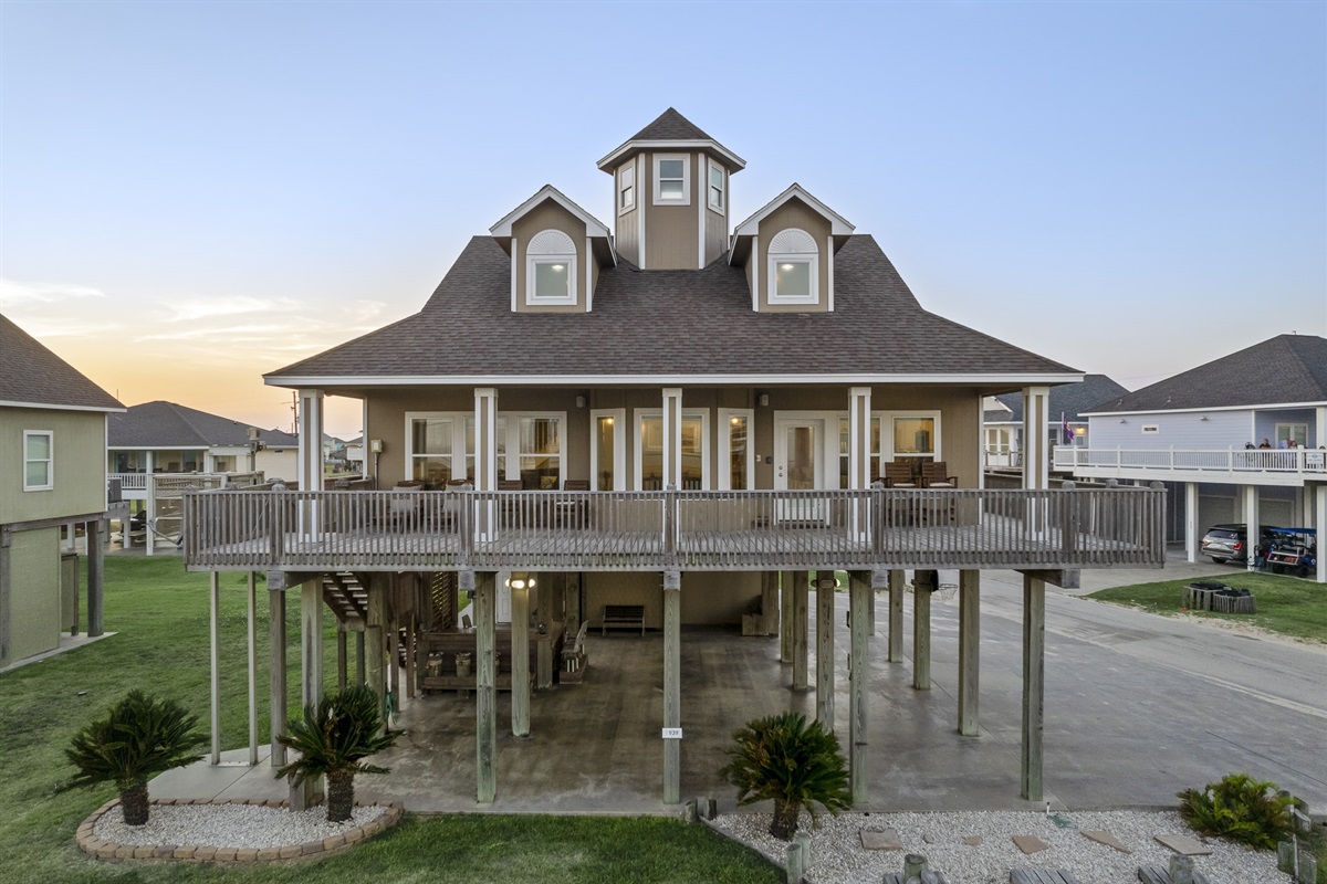 b76a5a84a8d74365a21cad2fd1ba591f Large | Beachhouse | Texas | TX | Vacation Homes | Galveston | Crystal Beach | Kokomo | Breezy Days | Beachfront Elegance | Sunrise Serenity | Southern Sands Property Management, LLC
