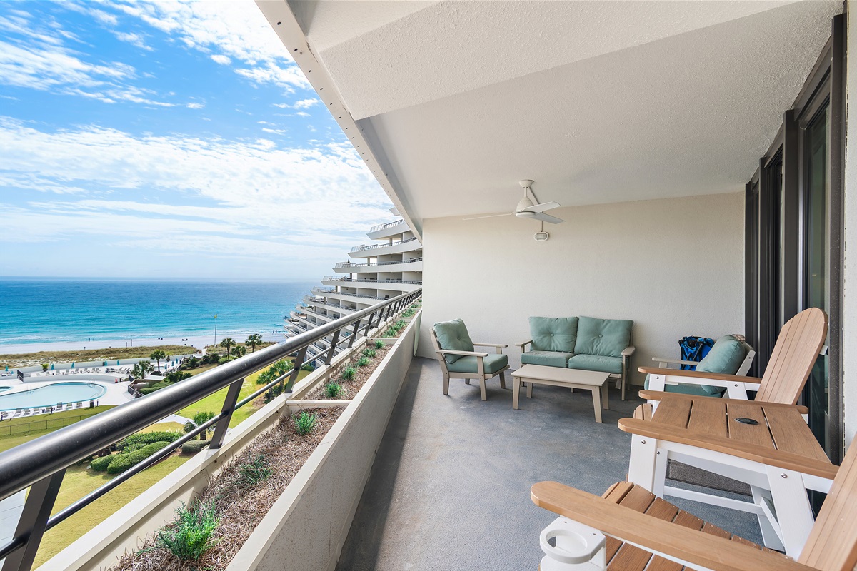 HUGE Gulf View Patio with seating for relaxing and dining!