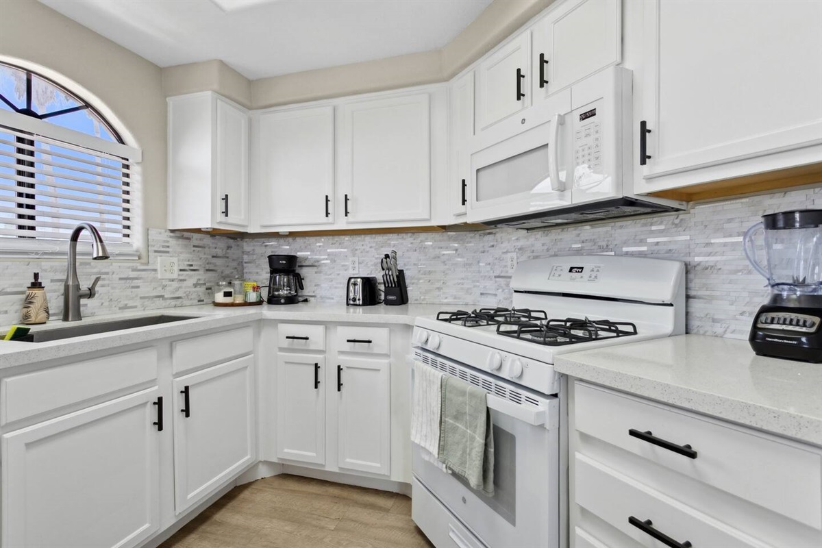 Desert Gem; 1BR Condo Near Stadium & Westgate — Desert Gem; 1BR Condo Near Stadium & Westgate, Phoenix, Arizona — photo 6