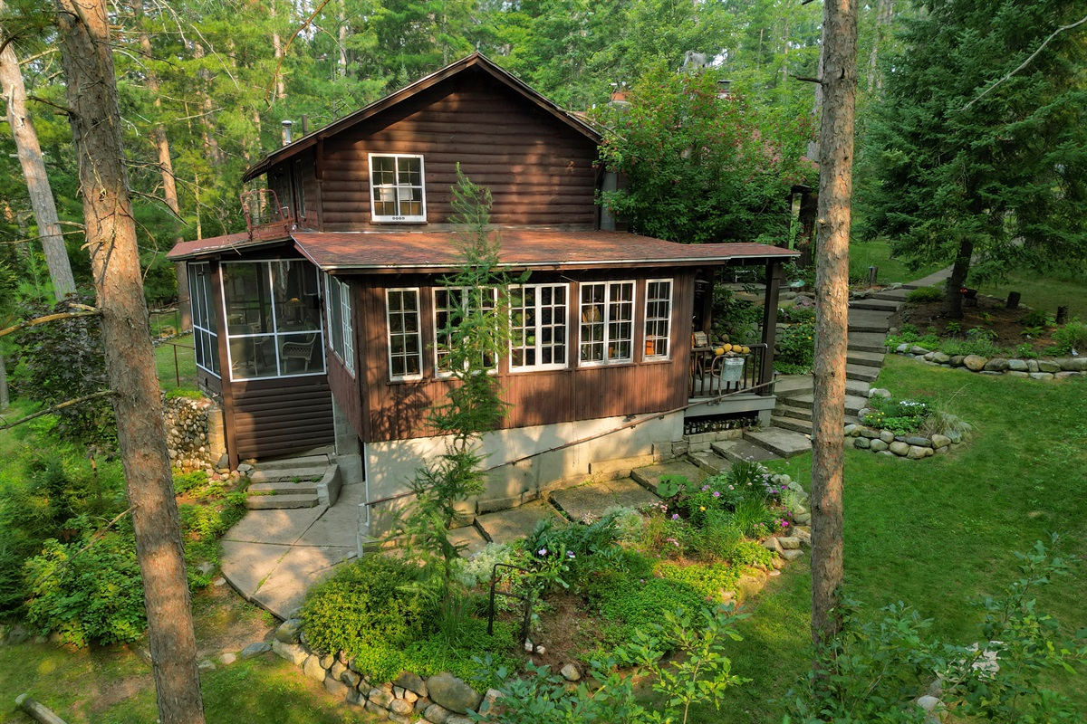Main lodge sleeps 6 (three bedrooms and 3 full bathrooms)