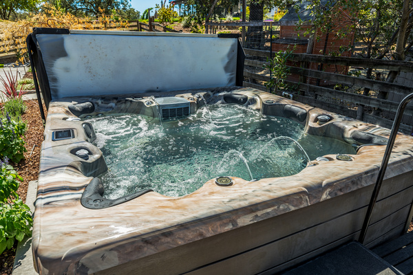 Spacious Hot Tub