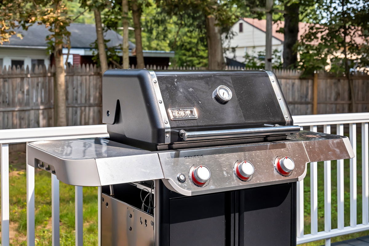 Deck – BBQ Grill