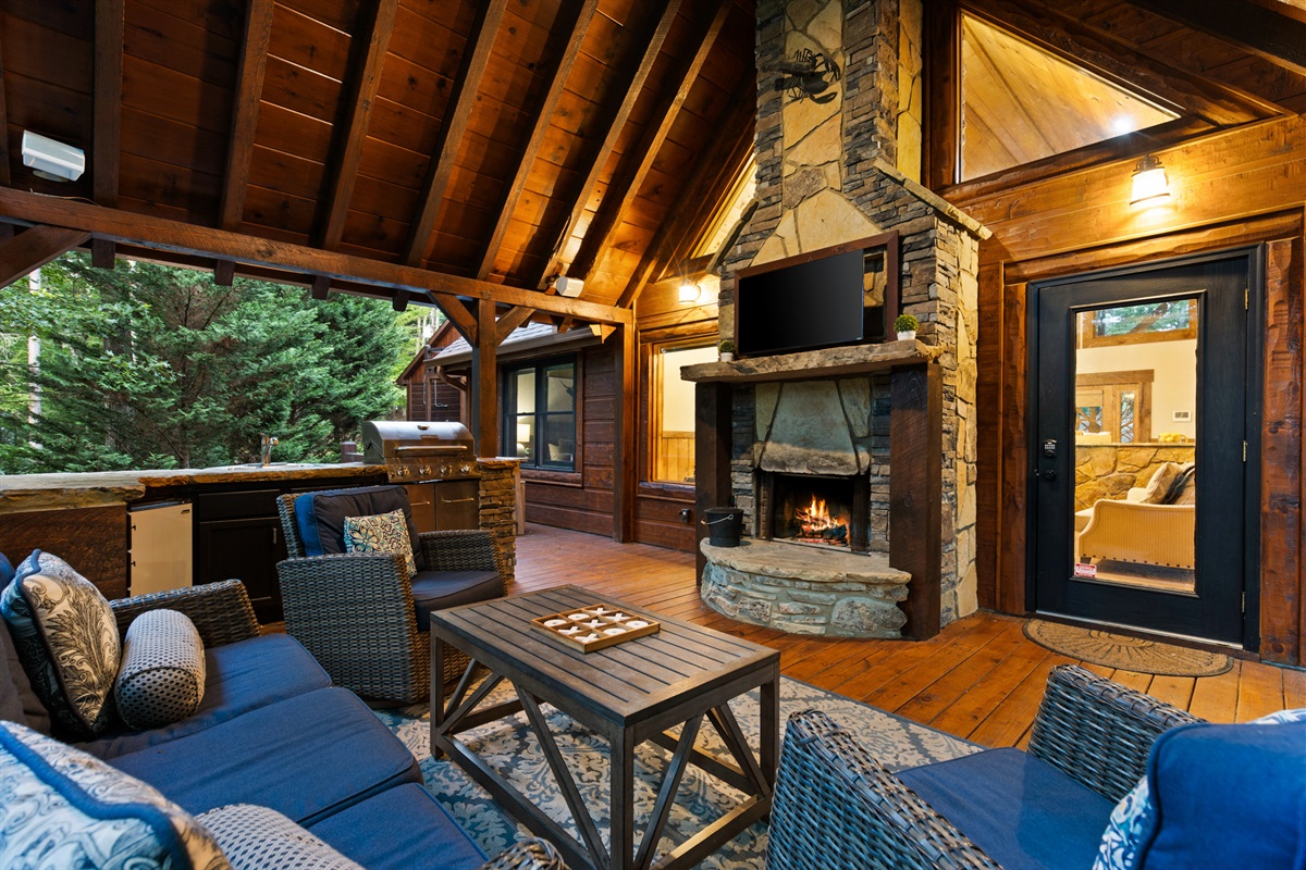 Kick back by the fire, grill under the stars, and unwind in your open-air mountain lounge, where rustic charm meets modern comfort.