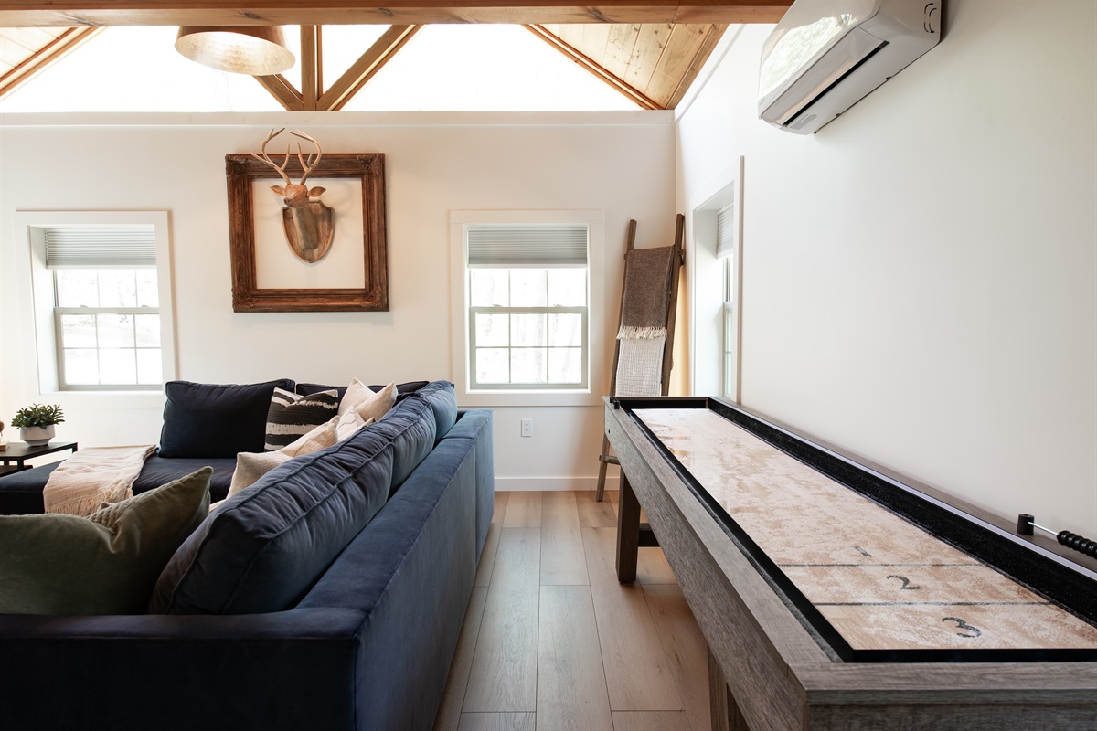 A shuffleboard table adds a touch of friendly rivalry to your stay. Don&rsquo;t be surprised if game night turns into a tradition!