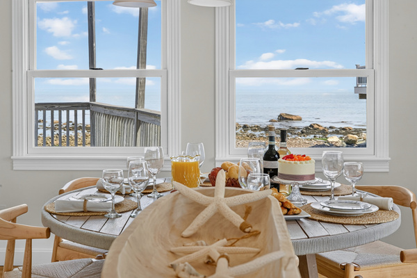 Start the day around the table while enjoying a front-row view of the ocean.