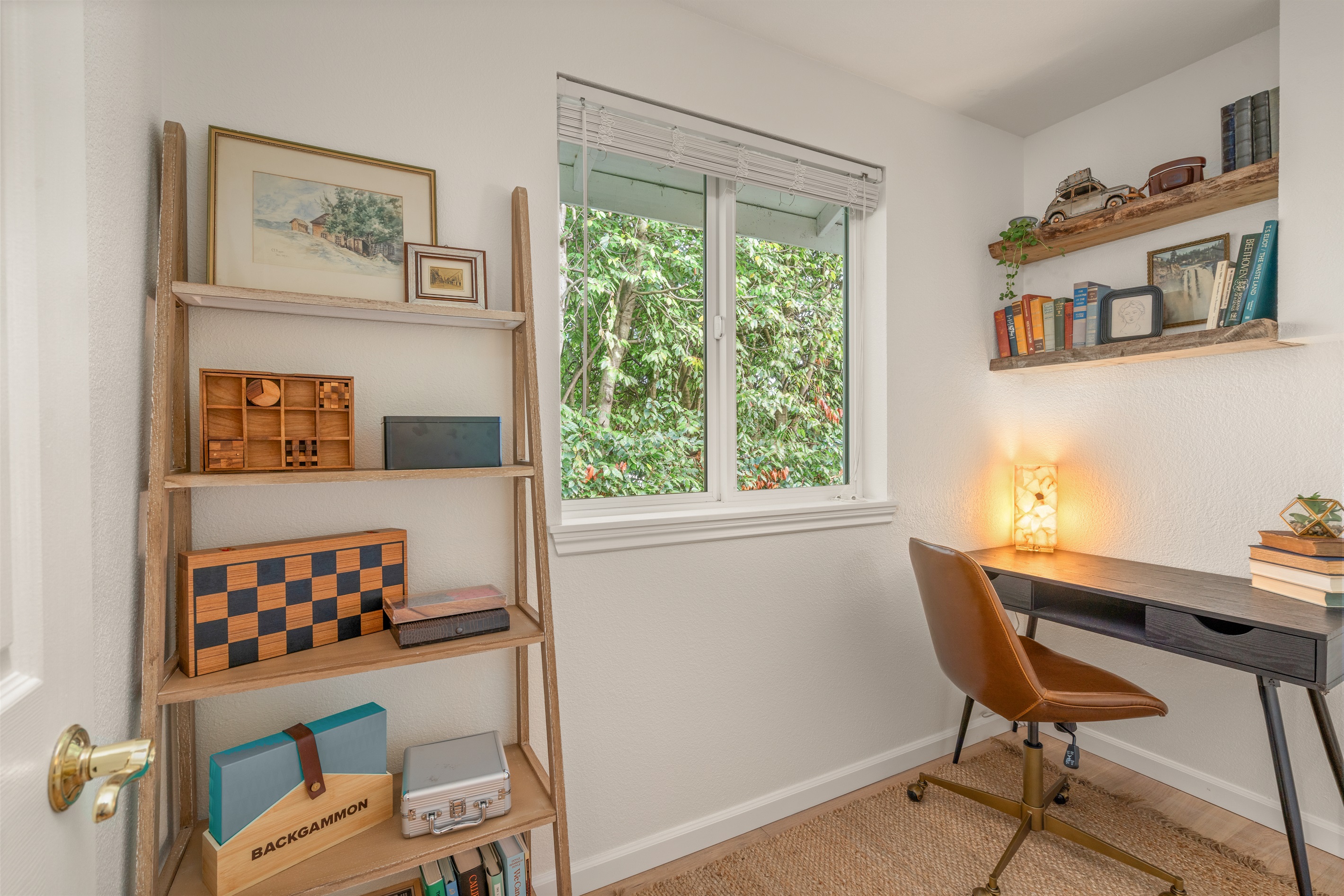 Private and quiet office with window! High speed WIFI for your every work or creative need.