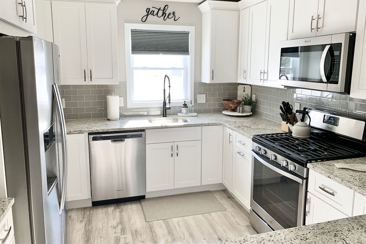 Cook with ease in our modern, fully equipped kitchen. Featuring sleek granite countertops, stainless steel appliances, and a convenient breakfast bar with seating for two. The bright, open layout makes meal prep and socializing a delight.