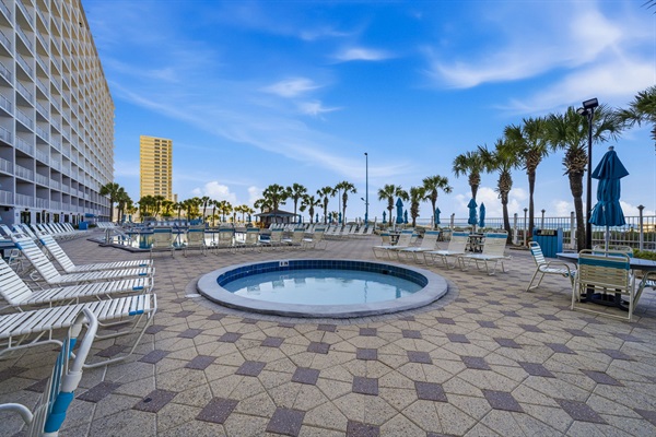 2 kiddie pools at the resort