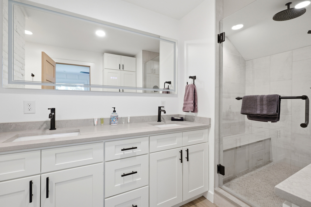Main Bathroom Ensuite Walk-In Shower