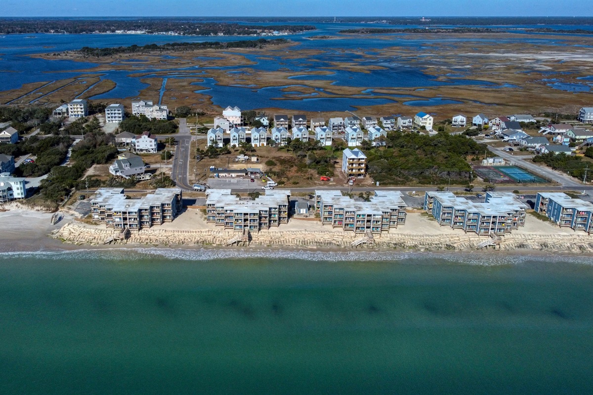 Close to New River Inlet for beachcombing and scenic walks along the sound