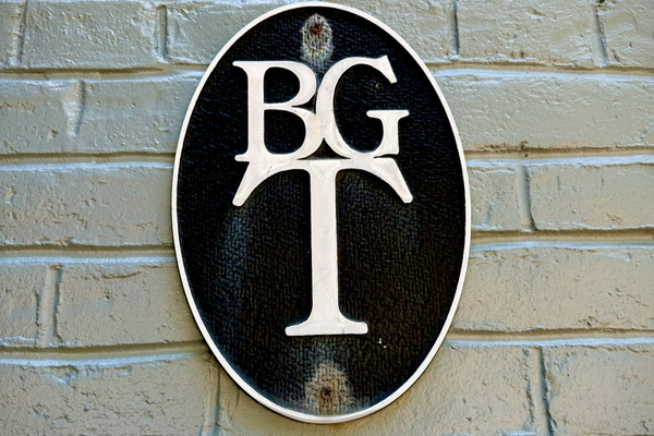 We are a historic Blue Grass Trust building circa 1806