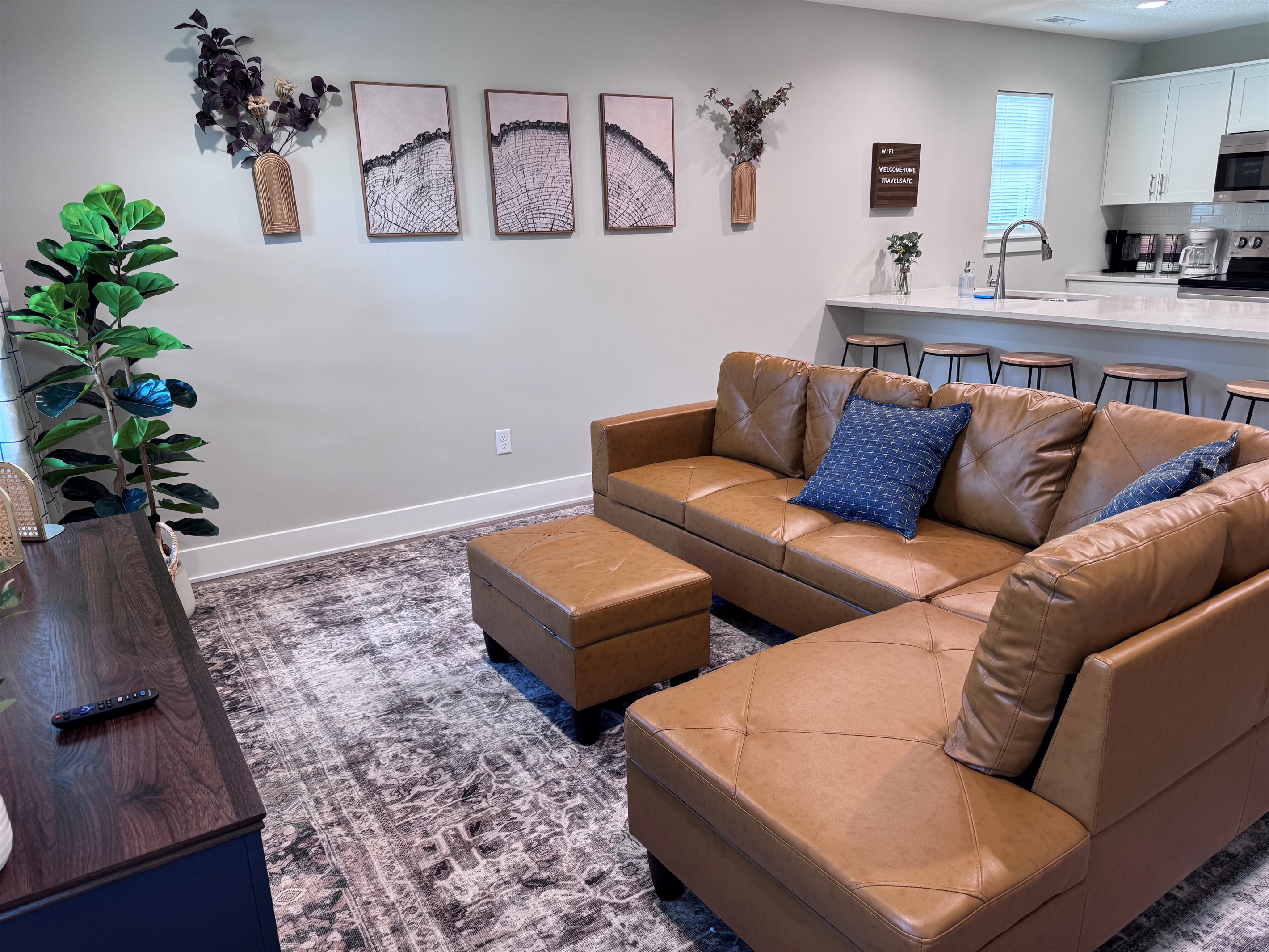 Living Rm 201
