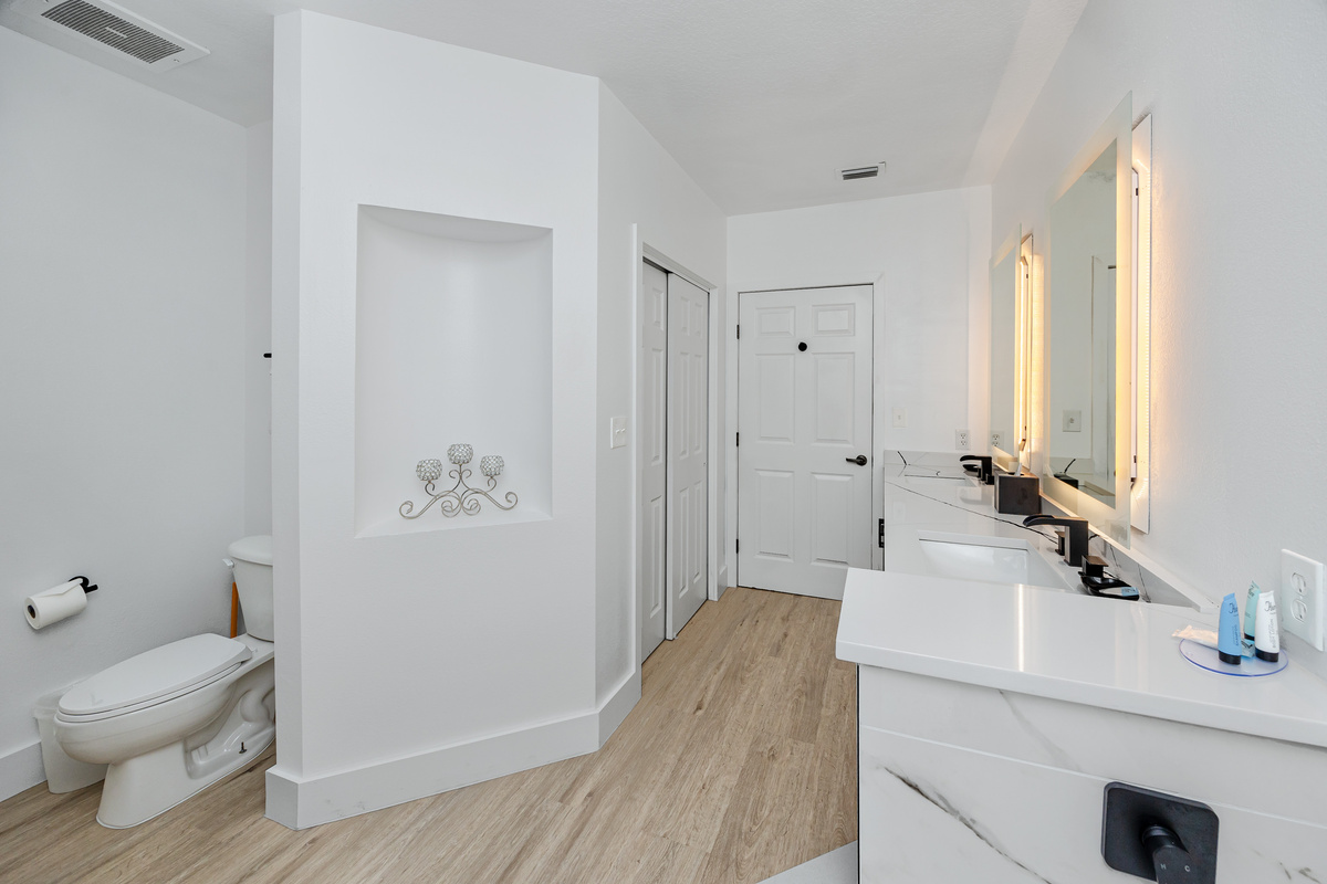 Spacious Main bath