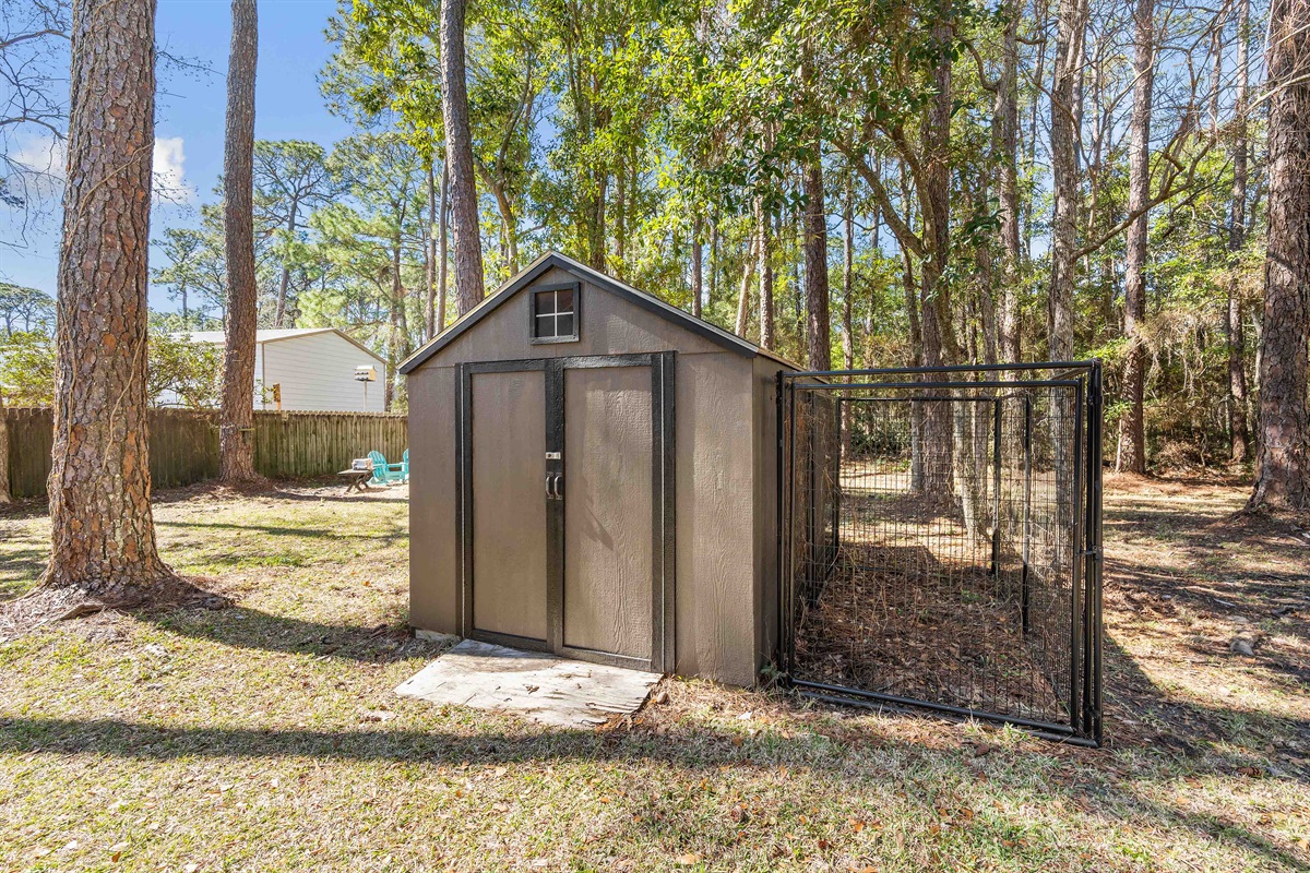 Storage Shed w/Dog Run