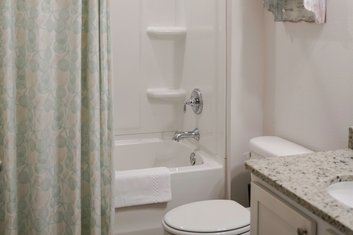 mother-in-law bathroom - tub/shower combo single vanity

