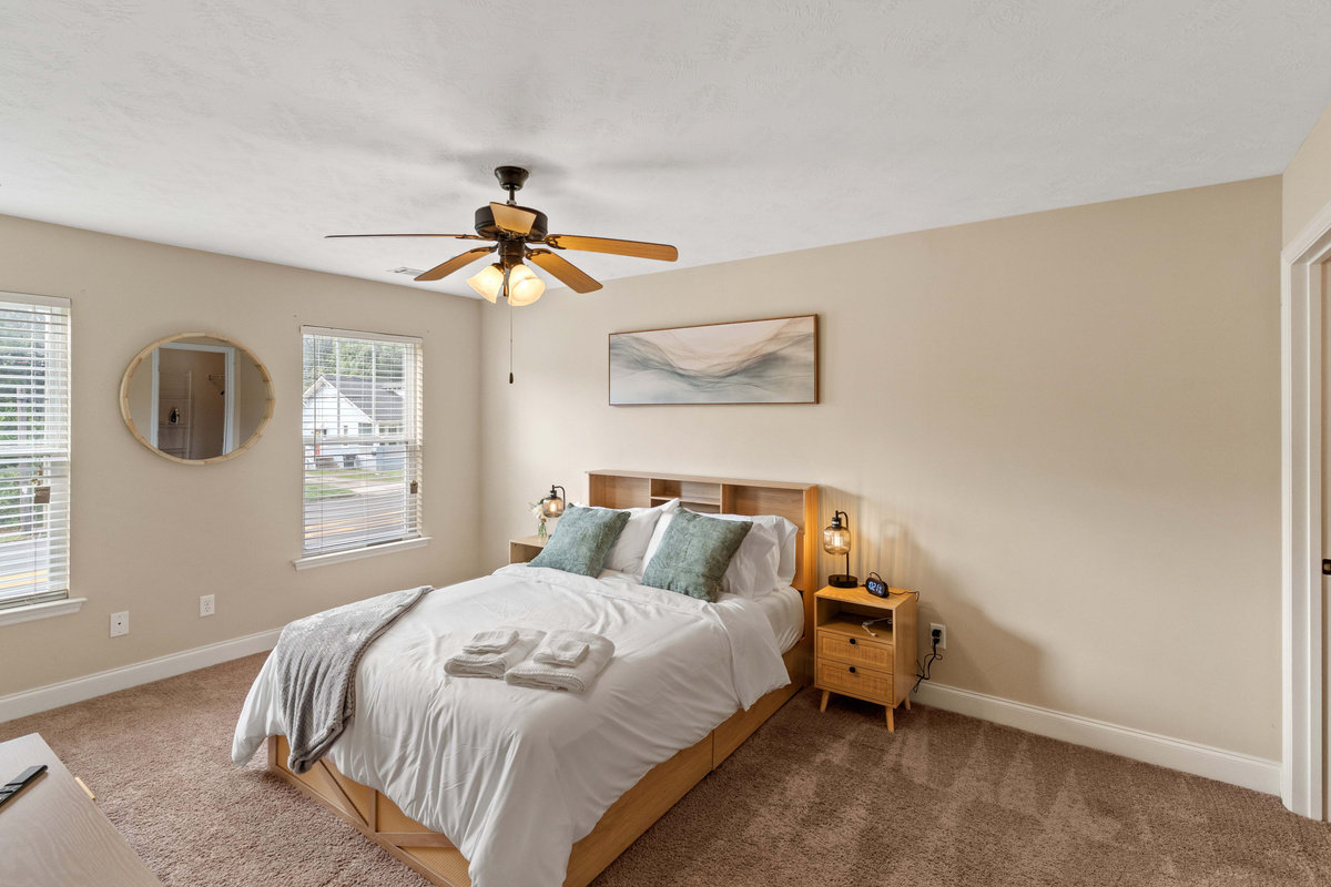 Bedroom 2 - Queen Bed