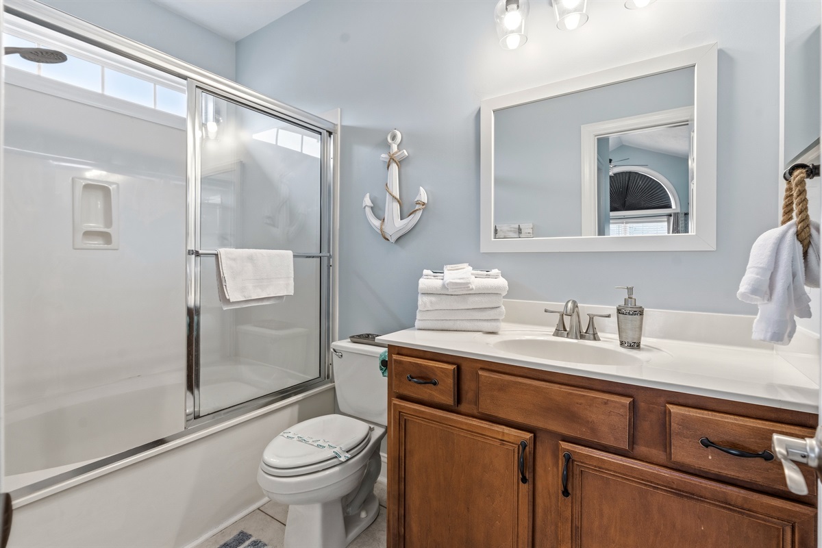 Main Bathroom with tub/shower combo