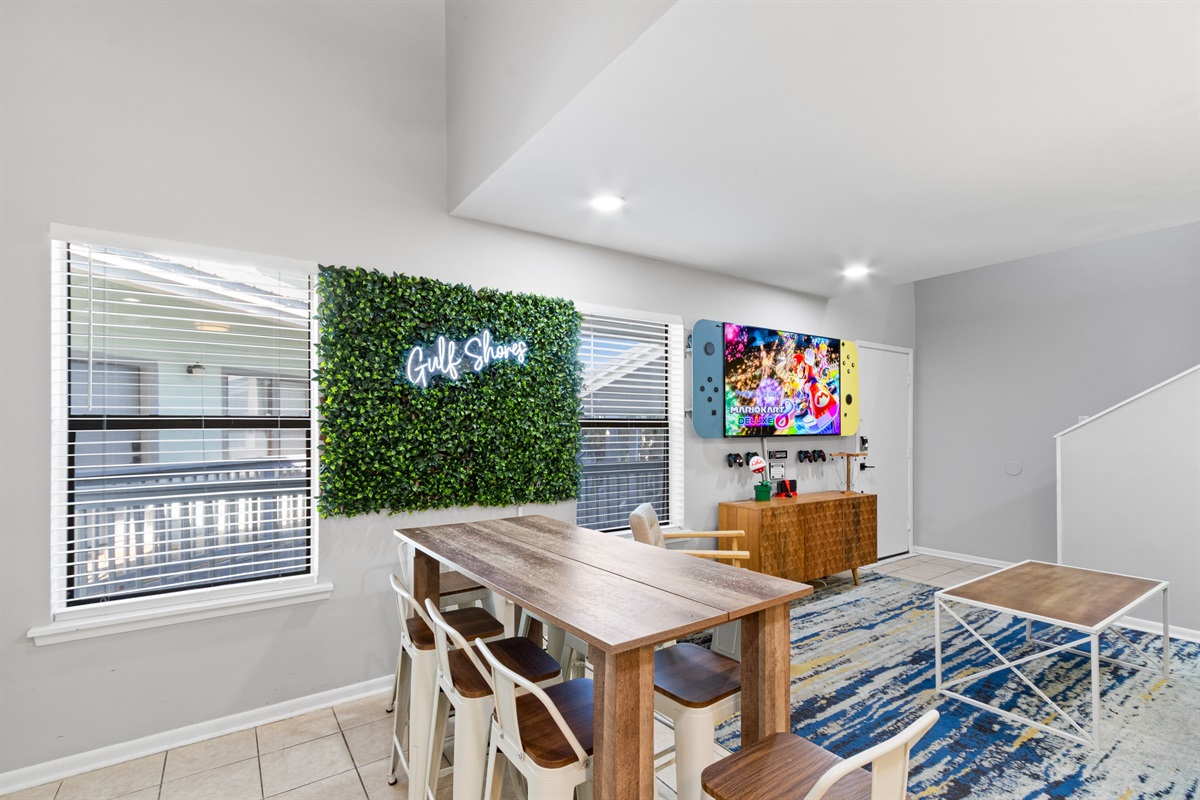 [Dining area] Serve your delicious meals easily at the lovely dining table.