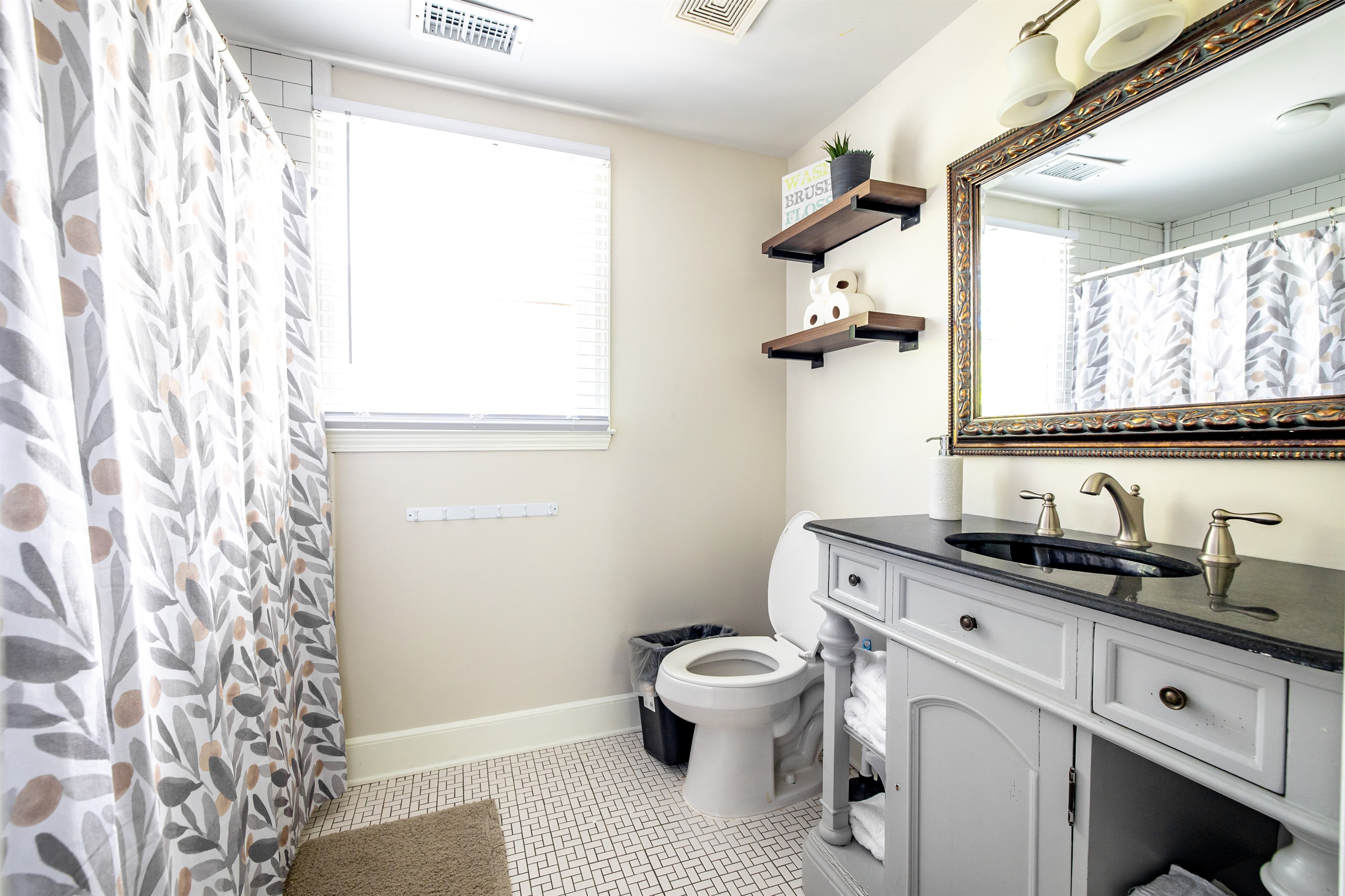 Upstairs full bathroom