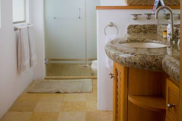 Suite III (2nd Flr) - Shower