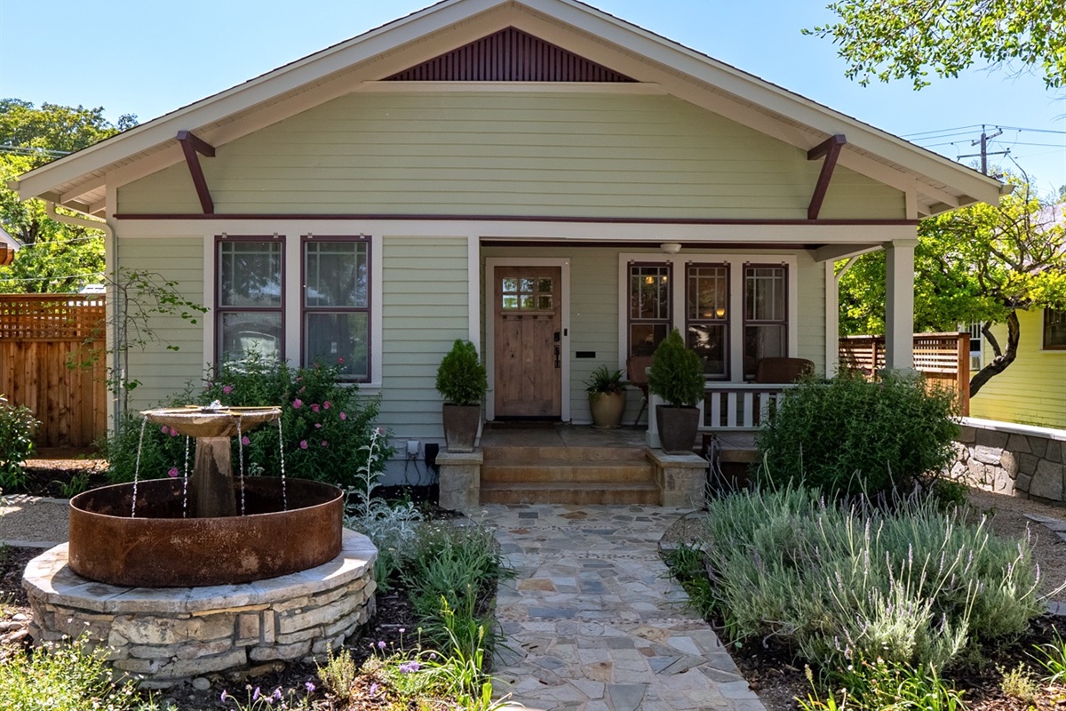 Welcome to vine street bungalow!