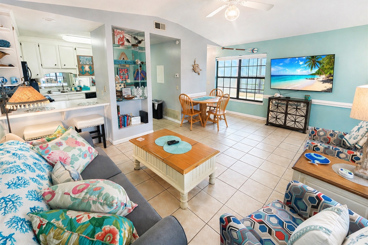 Open concept living area with vaulted ceilings