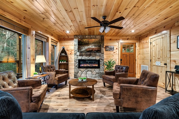 Another angle of the living room with direct access to the deck and multiple big windows that blurs the indoor/outdoor feel throughout your stay.