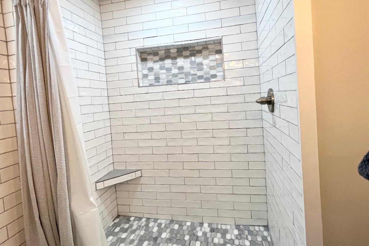 Main bathroom shower