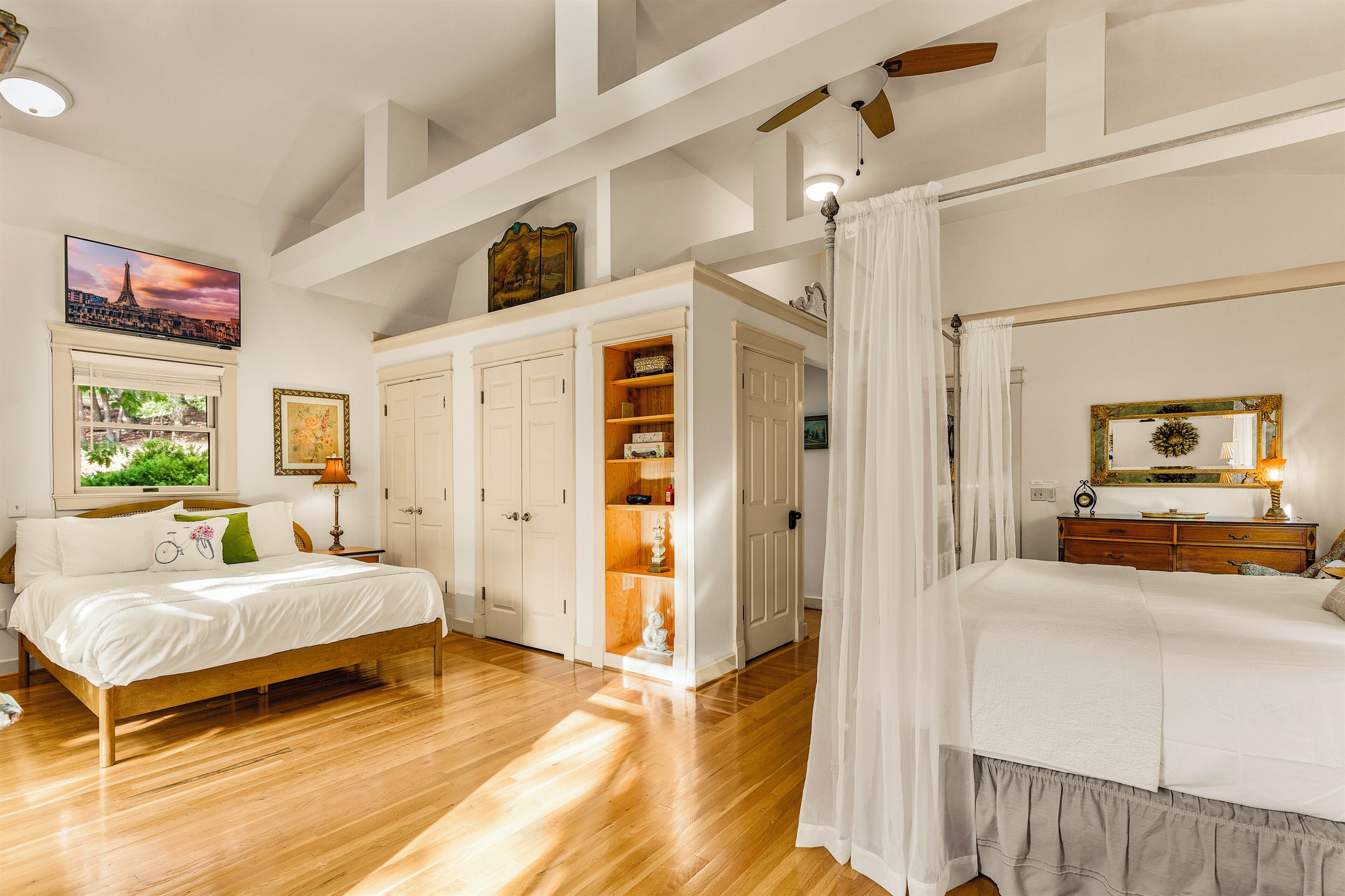 BR1: Main level master with king and queen beds and ensuite bathroom
