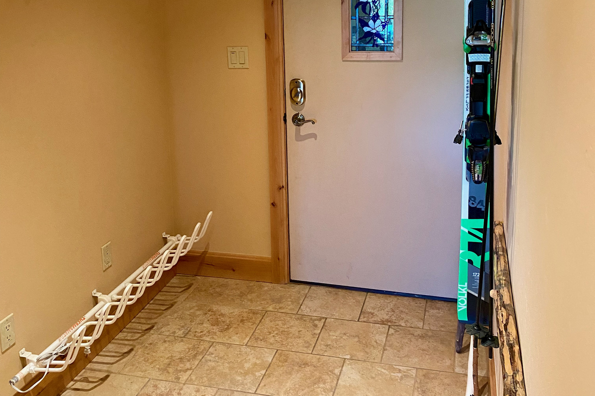 Ski storage and boot dryer in entryway
