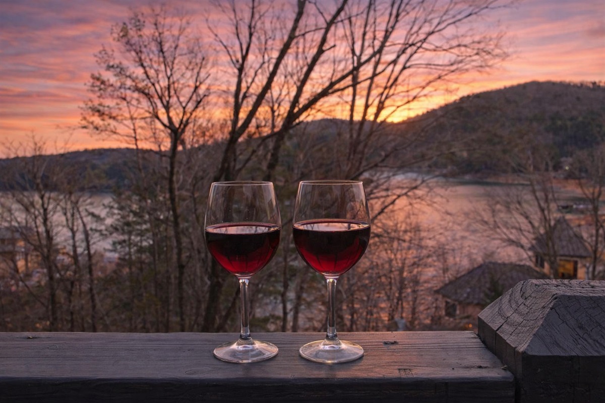 Golden hour hits different in the mountains 🌄