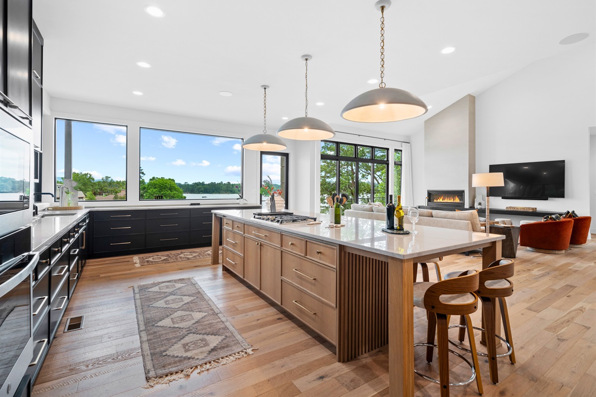 Modern, spacious, and inviting, this kitchen is perfect for both cooking and socializing. The open layout and beautiful finishes create a welcoming atmosphere.