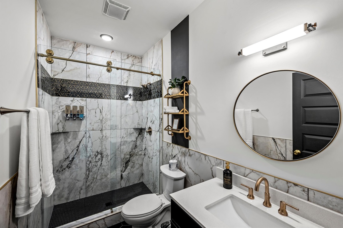 En-suite bathroom with walk in shower.