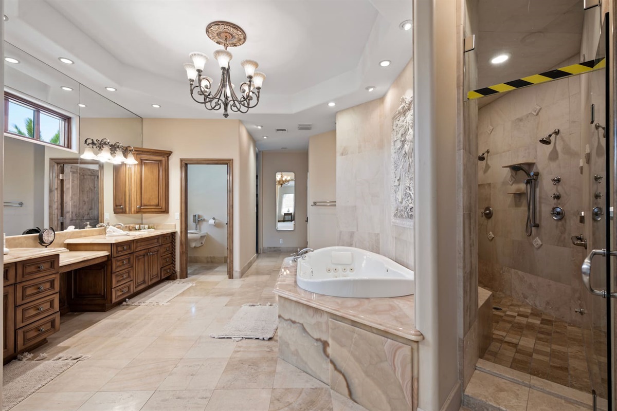 7BR+ Bonus Room Phoenician Mansion w/ Hot Tub&Pool-Heat Avail! — 7BR+Bonus Room Phoenician Estate • Heated Pool + Hot Tub, Phoenix, Arizona — photo 24