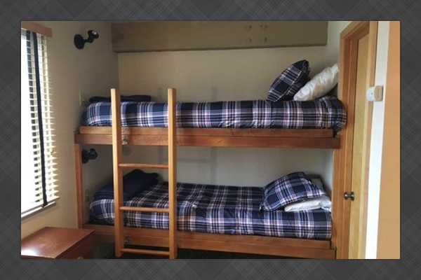 Bedroom: Twin bunkbeds.