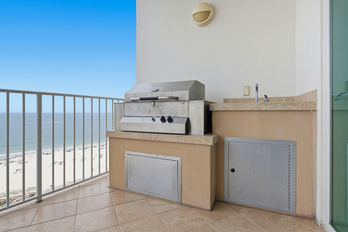Private balcony with hot tub, grill, TV
