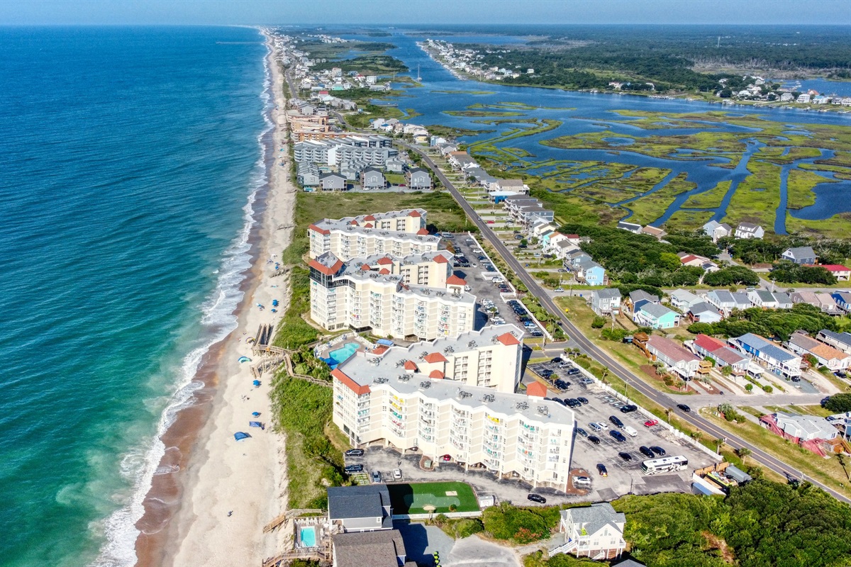 Endless coastline views with both ocean and sound at your doorstep