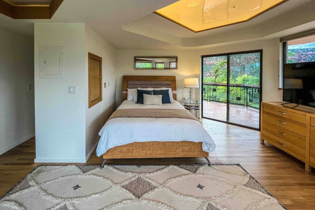 Master bedroom | Bedroom 1| Queen Size Bed 